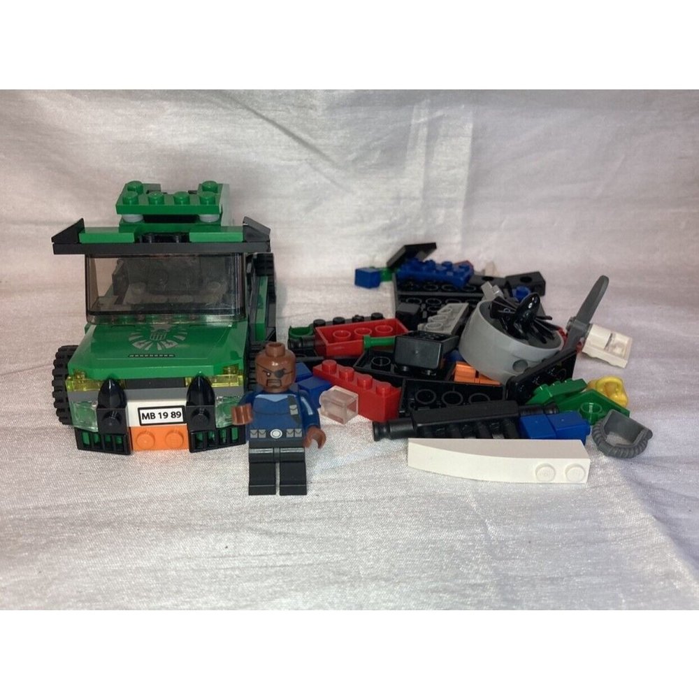 LEGO Nick Fury Minifigure w/ Shield Car -  76004 Marvel Avengers Spider-Man